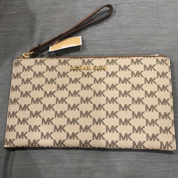 Michael Kors Handbags - Michael Kors Monogrammed Wristlet/Clutch